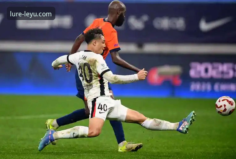 乐鱼娱乐哪个好 青岛海牛3-1海港:13年首胜,赛事深度复盘与精彩瞬间详解